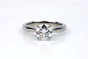 4-claw, lab-diamond solitaire engagement ring in recycled platinum